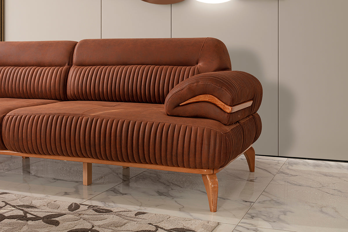 3-Sitzer Designer-Sofa „Terra Elegance“ – Feinste Riffel-Steppung & Cognac-Ton