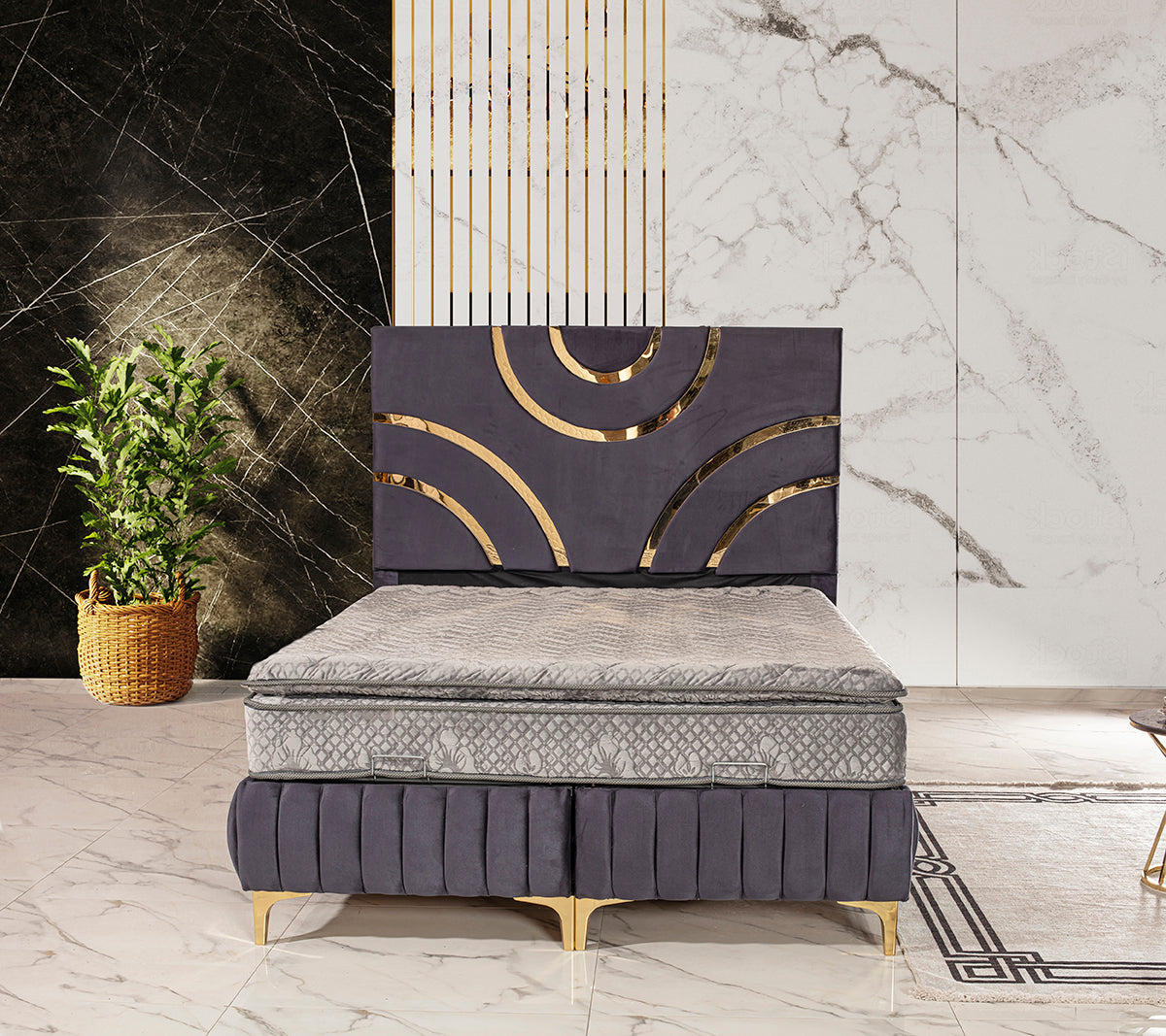 Luxus Boxspringbett „Luna Royal“ – Samt in Dunkellila & Goldene Bögen